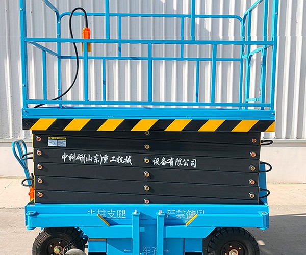 布尔津自行走升降机